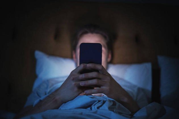 Elektronika jako nepřítel klidného spánku: Proč do ložnice nepatří?